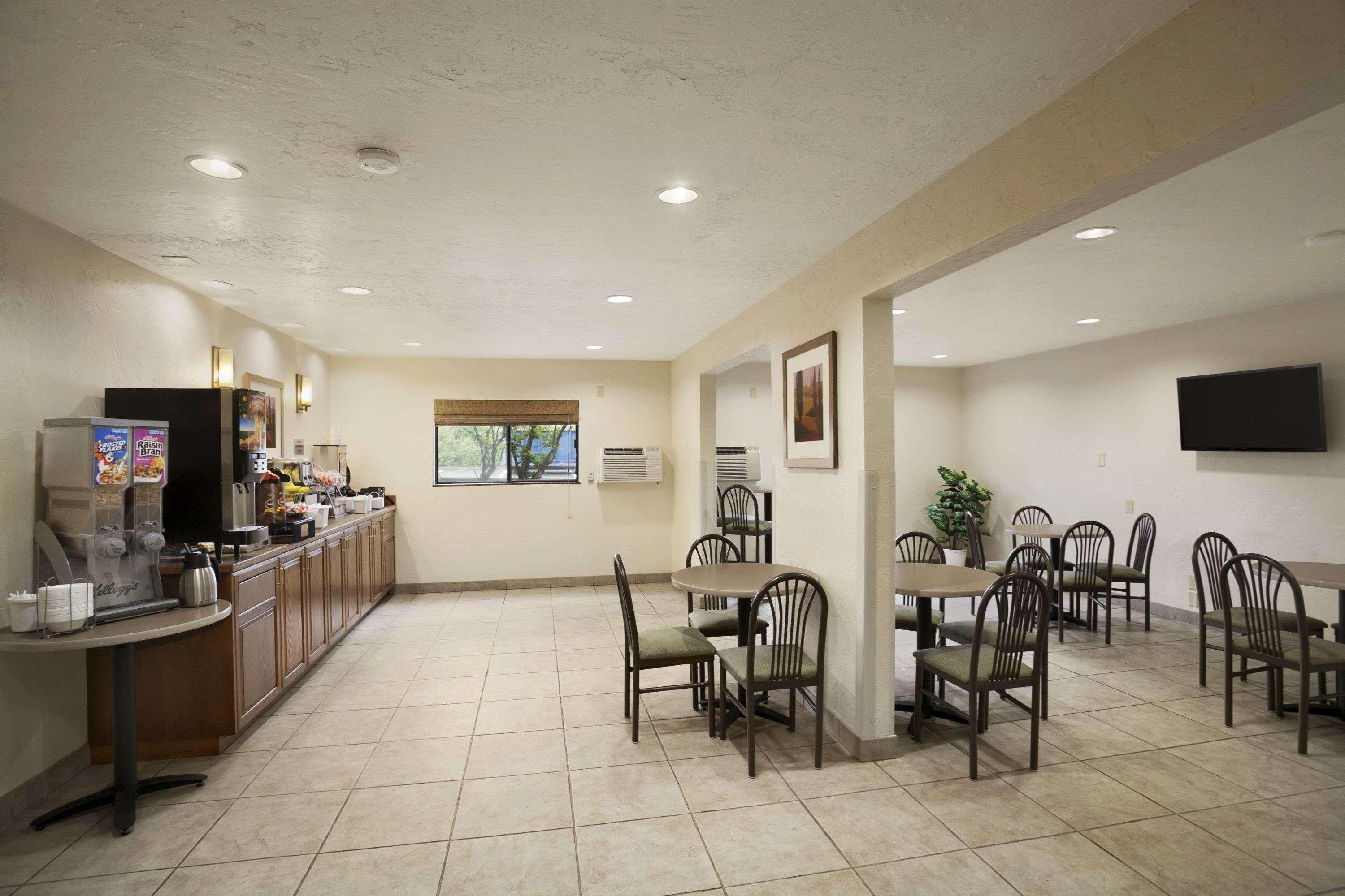Hotel Super 8 By Wyndham Portland Airport Exterior foto