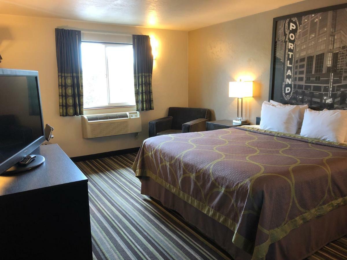 Hotel Super 8 By Wyndham Portland Airport Exterior foto